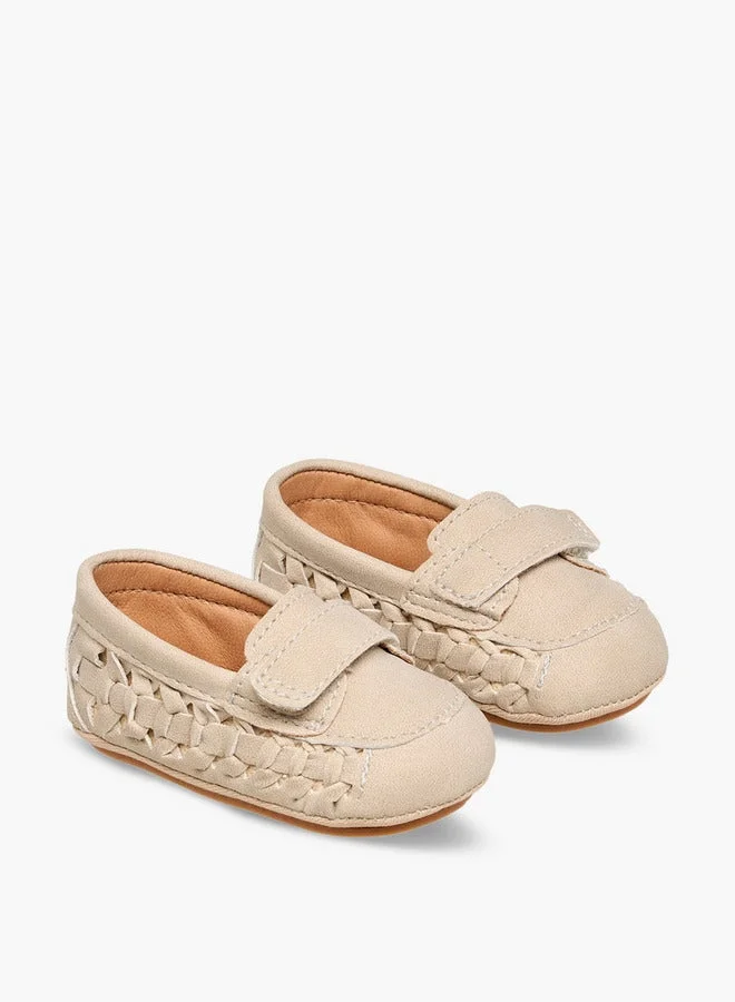 بيرفيت جزمات سهلة الارتداء بنقوش